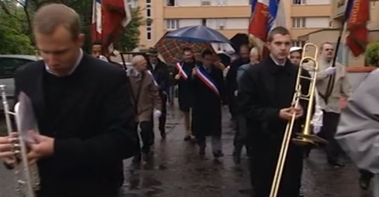 Défilé commémoratif du 8 mai