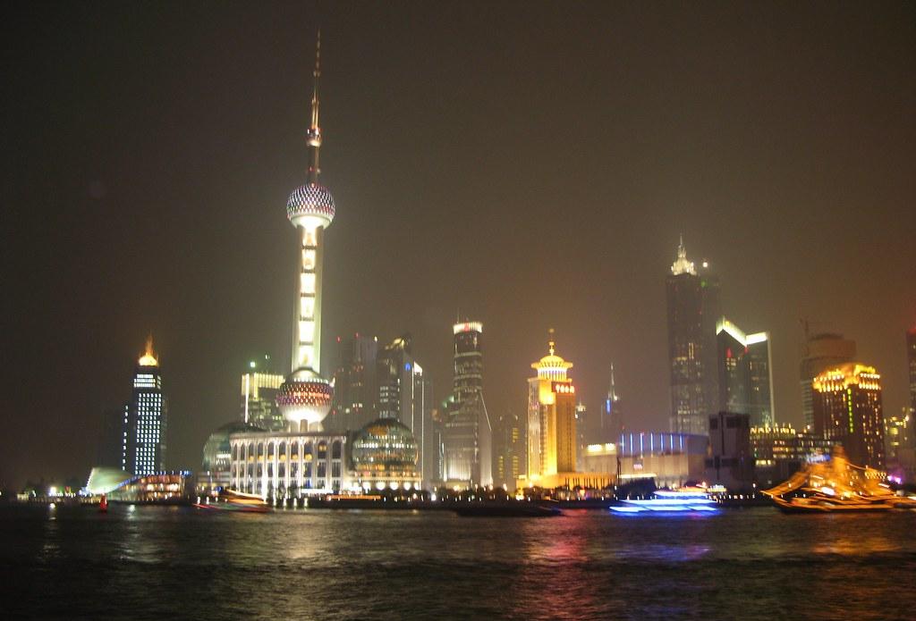 La skyline de Shanghaï de nuit