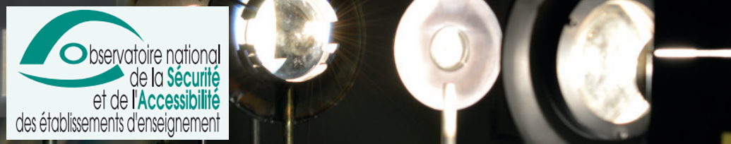 Image d’une plume en lumière blanche par strioscopie et logo ONS