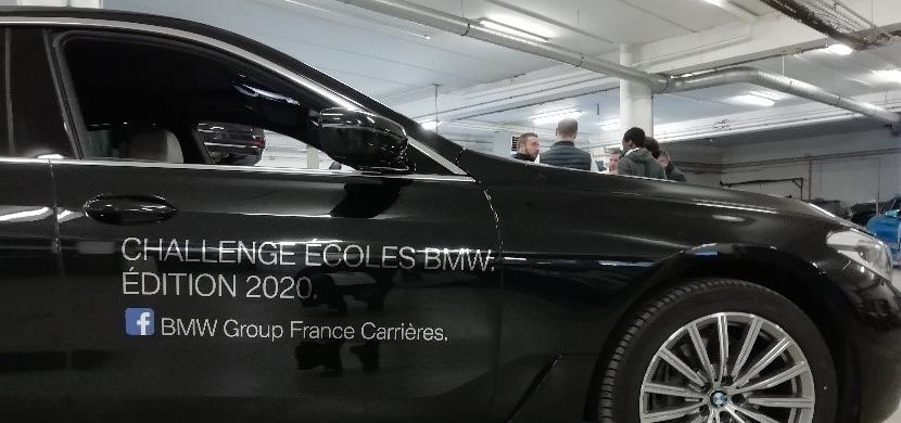 Voiture BMW noire avec inscription Challenge Écoles BMW édition 2020