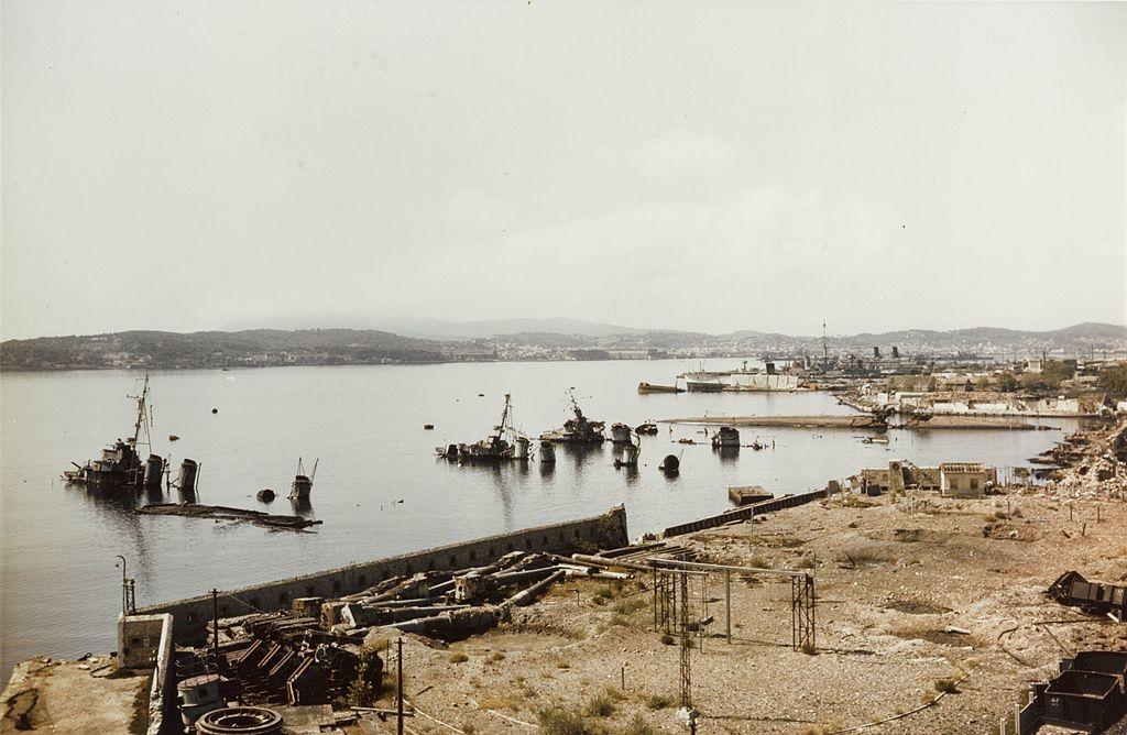 les docks militaires de Toulon en 1944