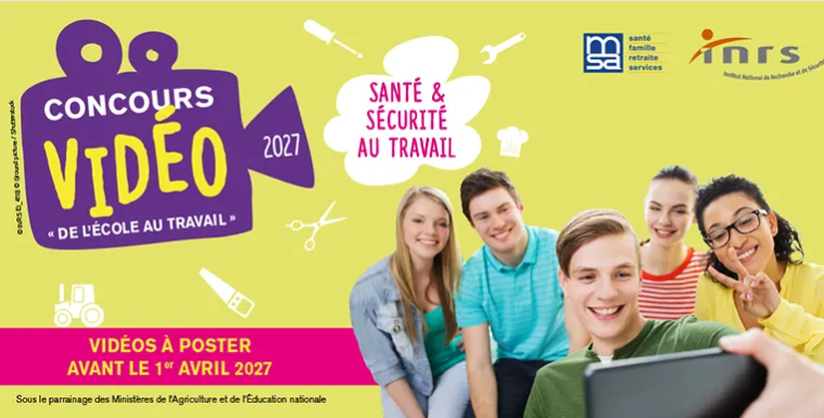 5 jeunes se filment pour le concours vidéo 
