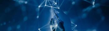 Une main de robot sur une toile web